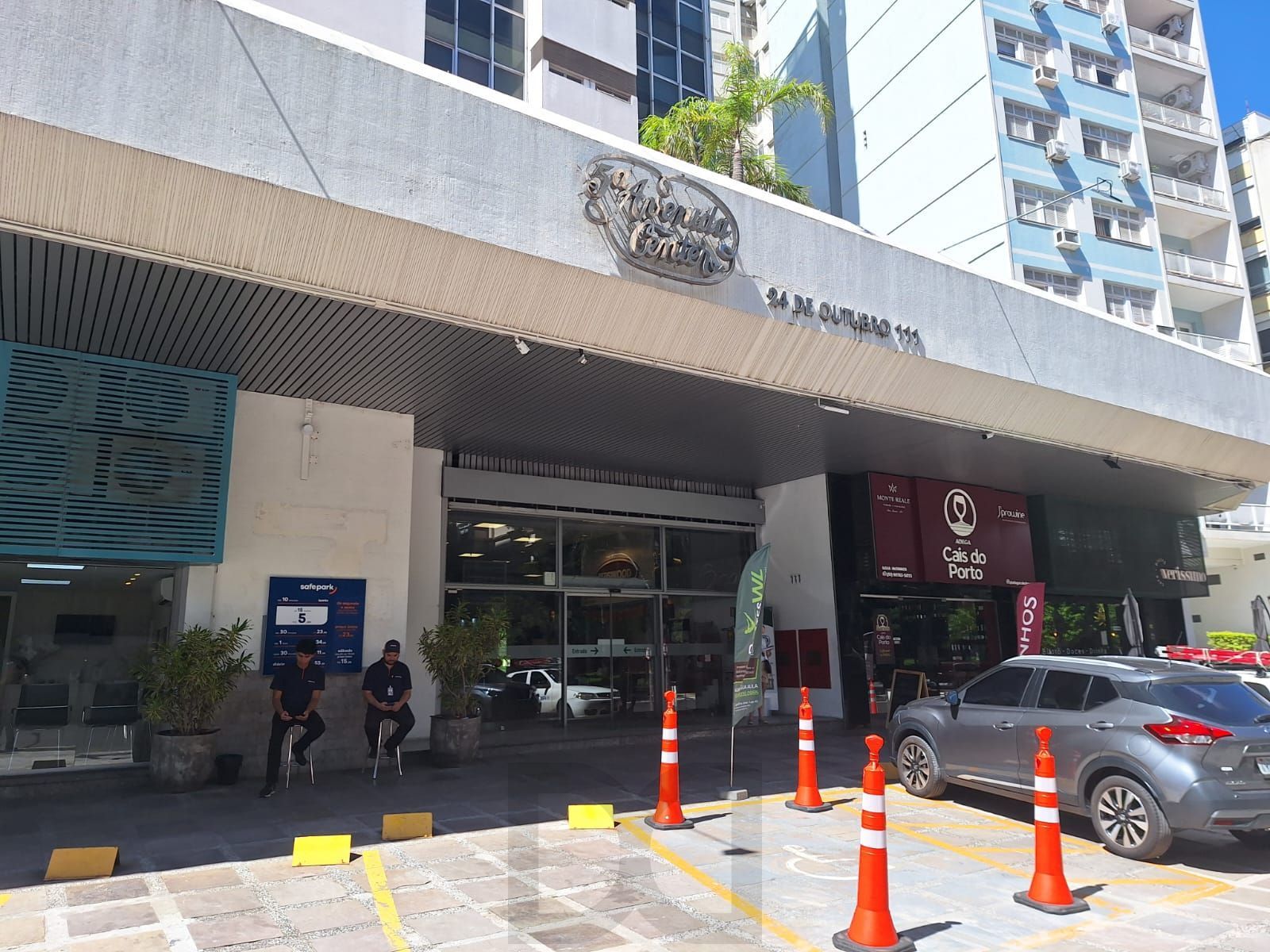 LOJA TÉRREA NA GALERIA QUINTA AVENIDA CENTER, Bairro Moinhos ,45,38 m2 com mezanino com vaga de garagem. — foto 11