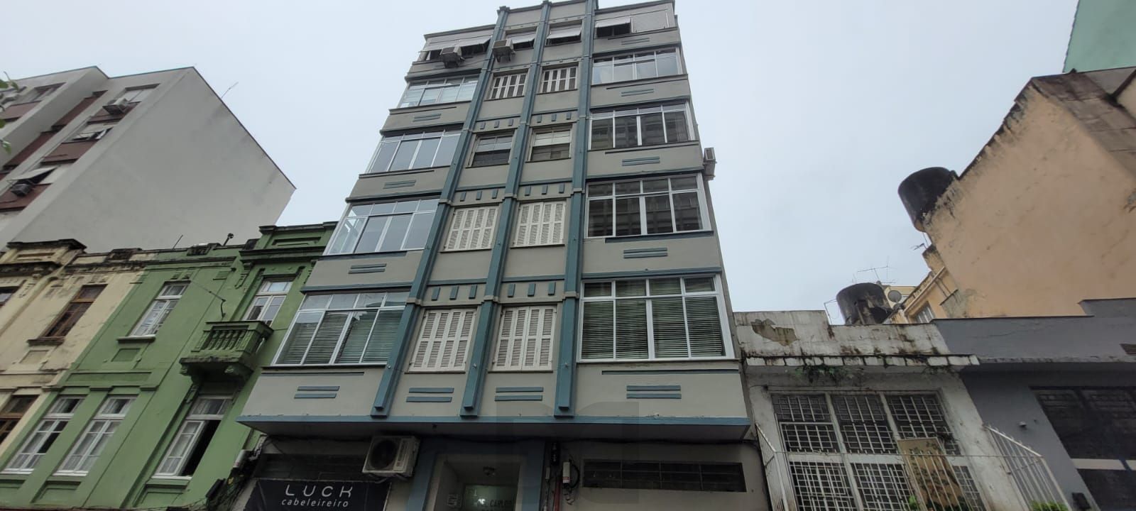 Venda apartamento totalmente reformado, 3 dormitórios living amplo, ótima iluminação, lareira ecológica, centro histórico — foto 36