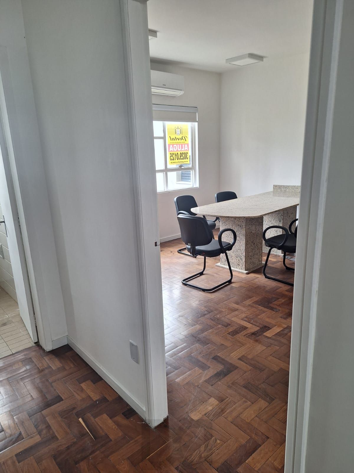 Excelente conjunto/sala c/123, 68 m2 privativo ,02 banheiro, 01 copa. Rua Andrade Neves. — foto 8