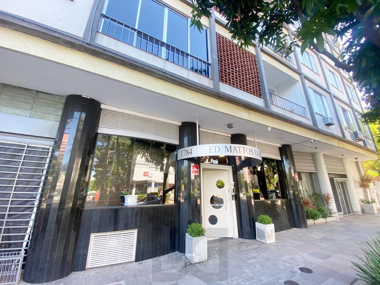 Apartamento reformado de 3 dormitórios transformado em 2 perto da Redenção — foto 20