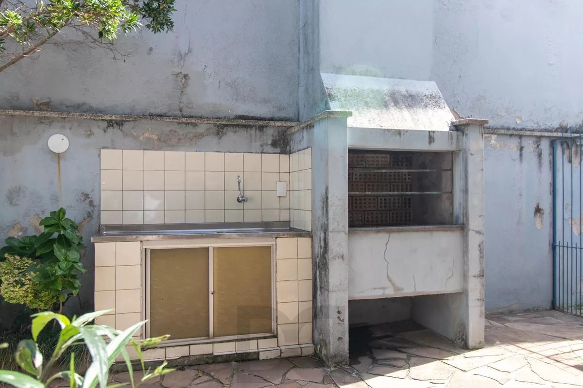 Excelente apto. no Bairro Partenon, com 52m2 de área útil, semi mobiliado, de 01 dormitório c/ uma vaga de garagem escriturada e coberta — foto 21