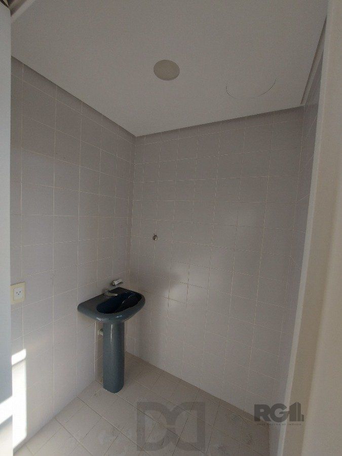 sala comercial, medindo 36,12 m² área privativa e 49,27 m² de área total, com 1 box coberto duplo, localizada no Moinhos de Vento — foto 14