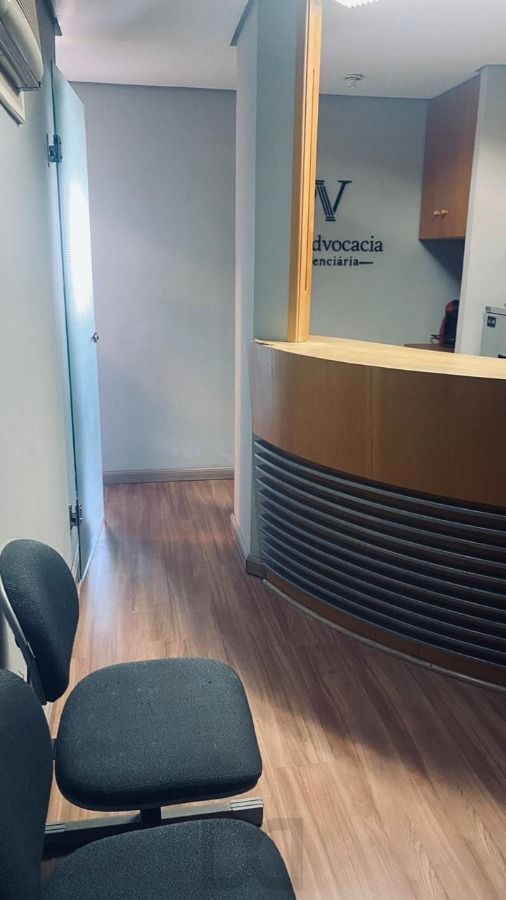 Excelente sala com 33,34m2 de frente, na Assis Brasil, Passo D'areia, semi-mobiliado — foto 4