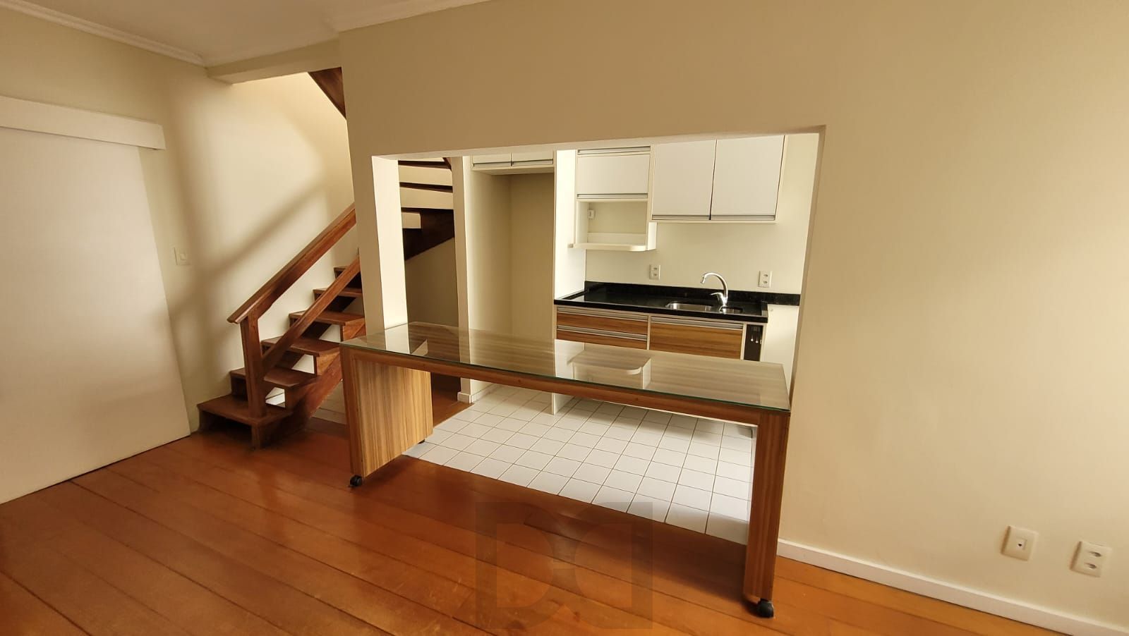 VENDA COBERTURA NO MONT SERRAT 2 DORM com 94m² privativos — foto 1