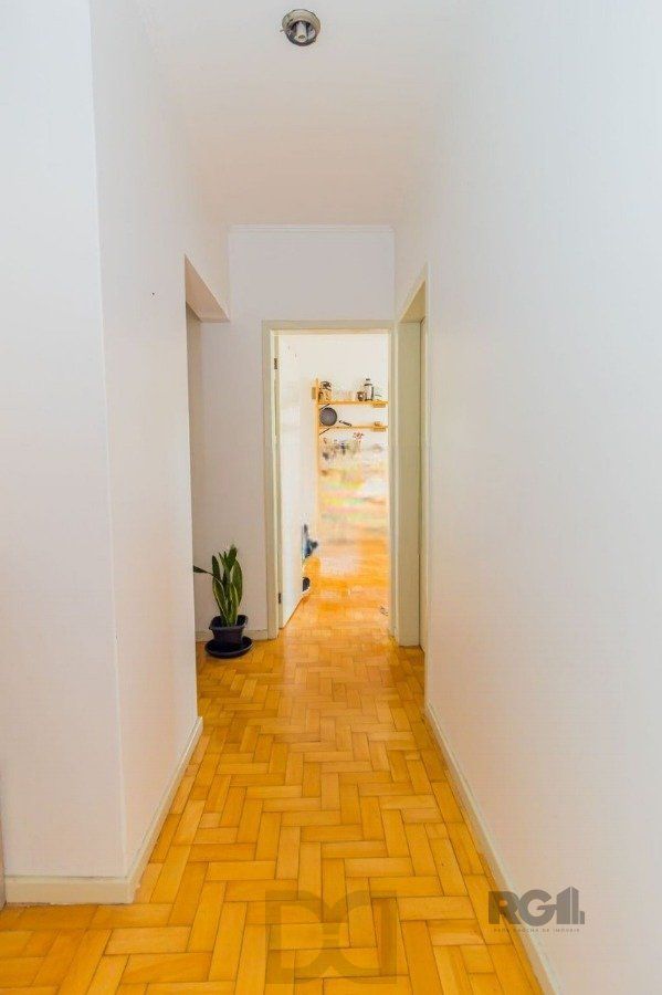 Ampla apartamento 3 dormitorios,living 2 ambientes na Cidade Baixa, com 2 garagem, — foto 5