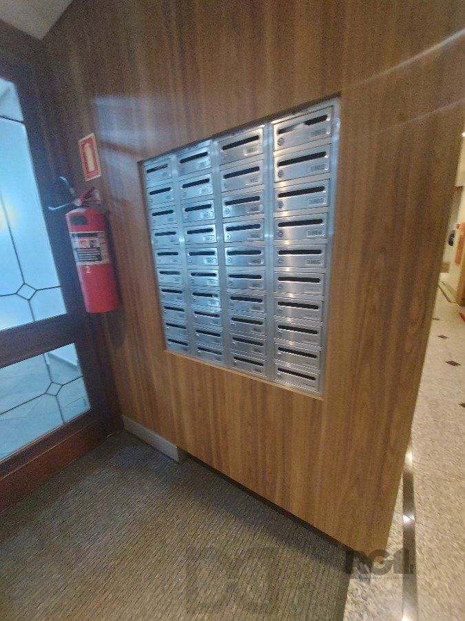 sala comercial, medindo 36,12 m² área privativa e 49,27 m² de área total, com 1 box coberto duplo, localizada no Moinhos de Vento — foto 18