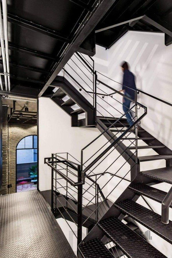 Prédio Comercial de Design Contemporâneo na Rua Coronel Fernando Machado, no Centro de Porto Alegre — foto 8