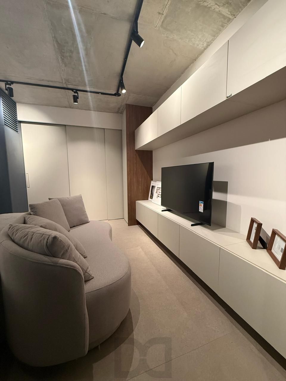 Apartamento Novo, studio grande com 45,97m² privativos, mobiliado, leste norte, vista, junto ao parcão e zafari cabral — foto 1