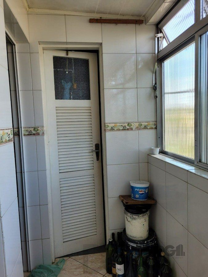 Apartamento 2 dormitórios com vaga no Bairro Cristal. — foto 17