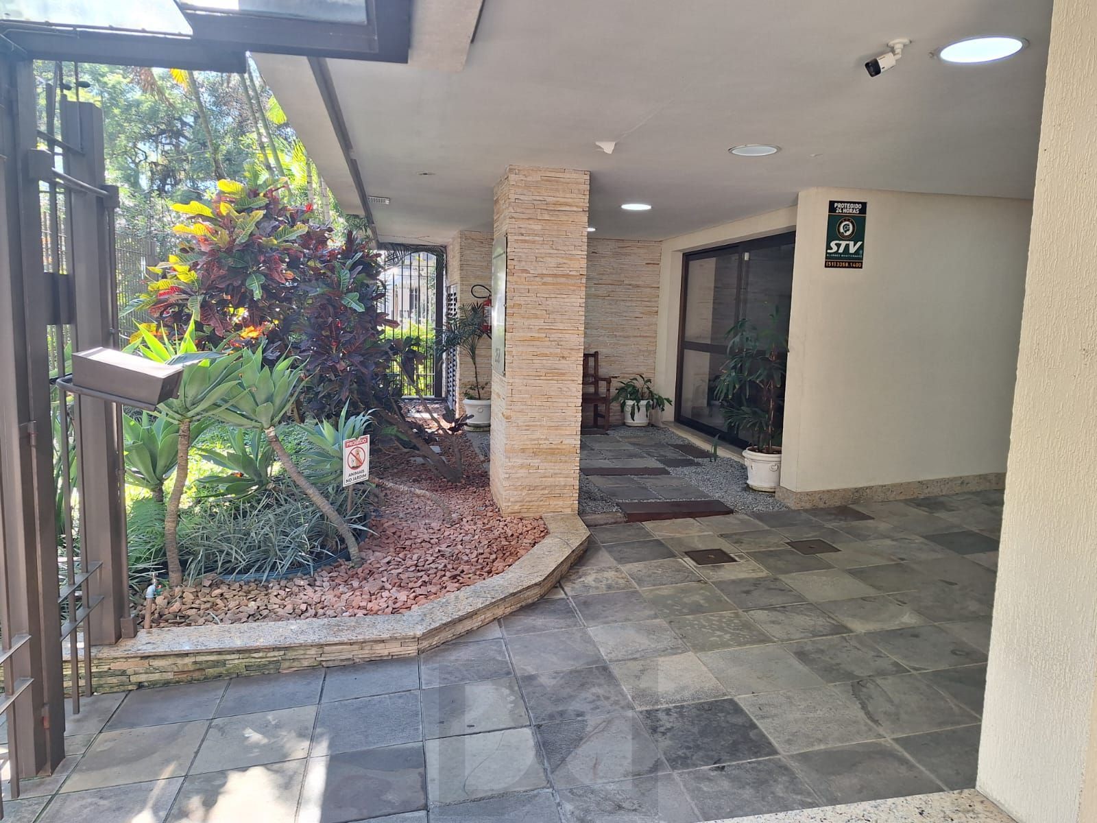 jardim de entrada predio