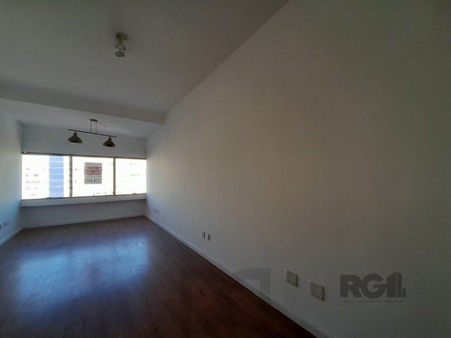 Sala duplex, 67,5m² privativos, boa orientação solar, fundos para a Protásio Alves — foto 2