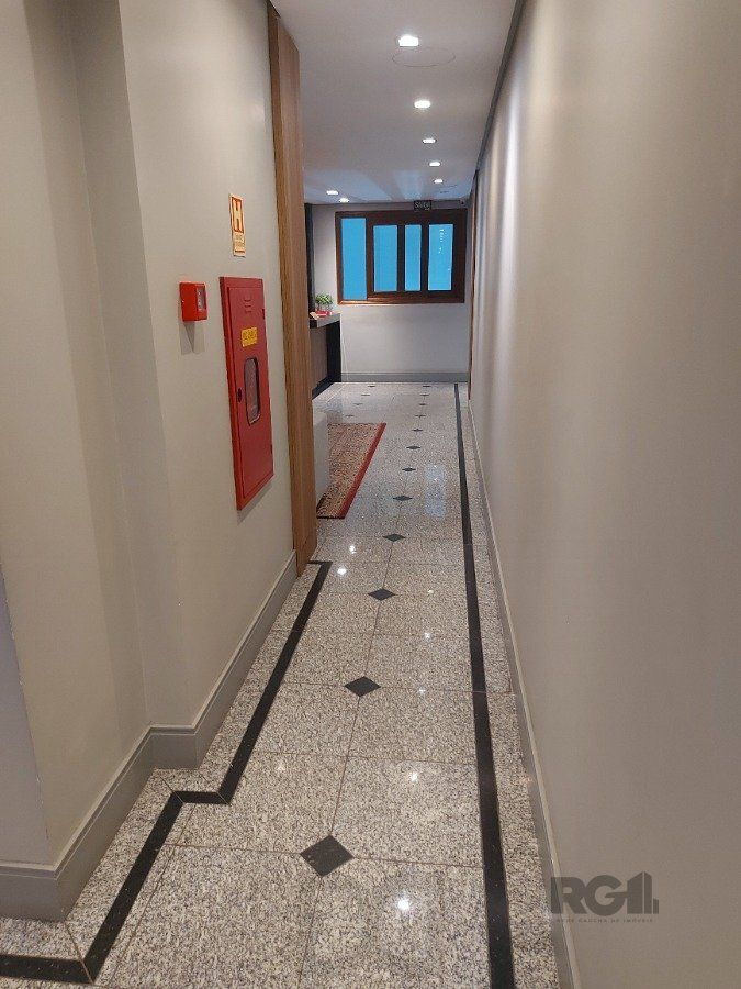 sala comercial, medindo 36,12 m² área privativa e 49,27 m² de área total, com 1 box coberto duplo, localizada no Moinhos de Vento — foto 20