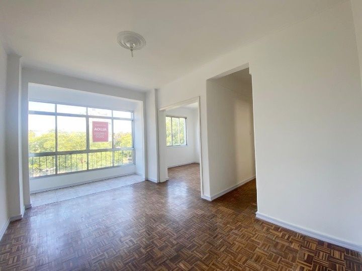 Apartamento reformado de 3 dormitórios transformado em 2 perto da Redenção — foto 1