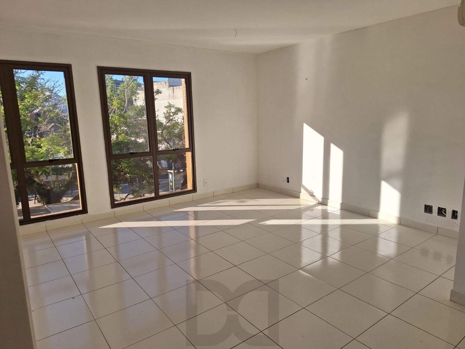 Sala coml. 33,82m2 Praia de Belas, mobiliada,01 vaga escrit. coberta — foto 5