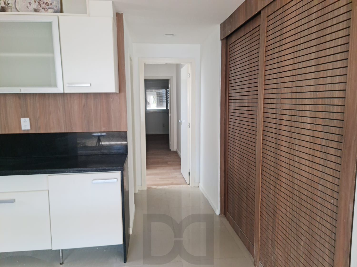 Linda casa com 5 dorm sendo 4 suites, 2 churrasqueiras e piscina — foto 8