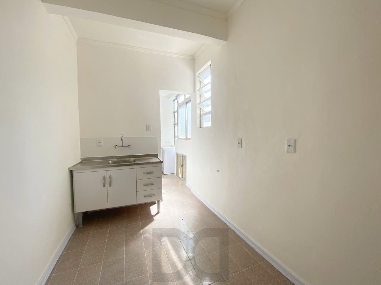 Apartamento reformado de 3 dormitórios transformado em 2 perto da Redenção — foto 6