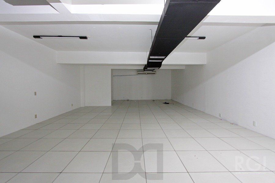 PRÉDIO COMERCIAL PARA SEDE DE EMPRESA COM 400 m² na AVENIDA BAHIA, SÃO GERALDO, JUNTO AO RESTAURANTE KONKA Porto Alegre — foto 15