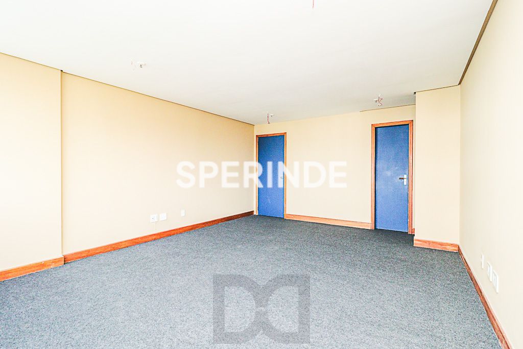 SALA COMERCIAL 37,44M² TRÊS FIGUEIRAS, banh. privativo, piso carpete, — foto 2