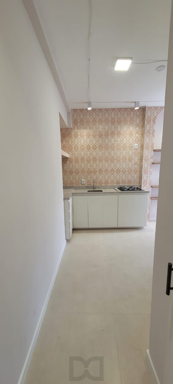 Venda apartamento totalmente reformado, 3 dormitórios living amplo, ótima iluminação, lareira ecológica, centro histórico — foto 9