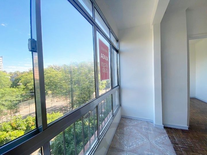 Apartamento reformado de 3 dormitórios transformado em 2 perto da Redenção — foto 2
