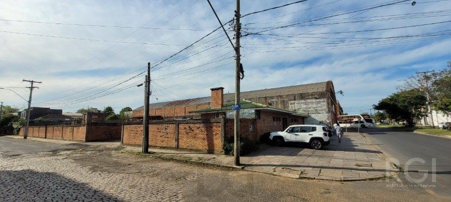 Depósito Pavilhão Venda no Bairro Navegantes com 1800m² de terreno e 324m² de escritórios - De esquina — foto 1