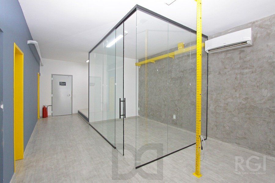 PRÉDIO COMERCIAL PARA SEDE DE EMPRESA COM 400 m² na AVENIDA BAHIA, SÃO GERALDO, JUNTO AO RESTAURANTE KONKA Porto Alegre — foto 12