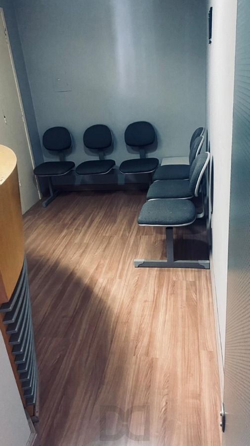 Excelente sala com 33,34m2 de frente, na Assis Brasil, Passo D'areia, semi-mobiliado — foto 3