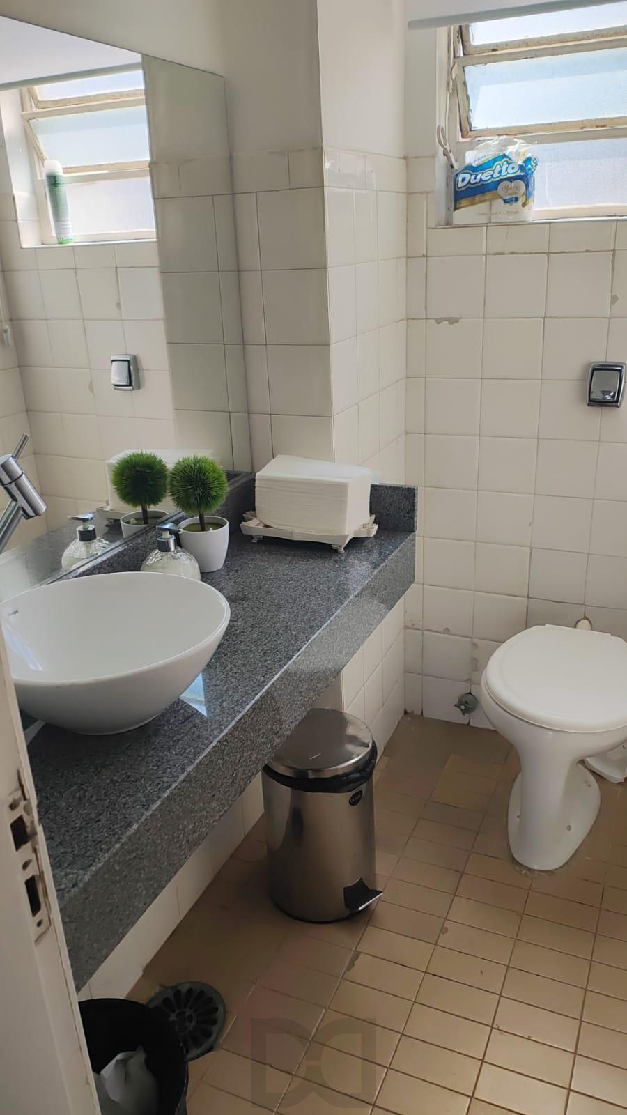 Excelente conjunto/sala separadas em sala 1001 e sala 1002 com 123, 68 m2 privativo cada sala (247,36m2 total das duas) 02 banheiro, 02 copas. Rua Andrade Neves. — foto 14