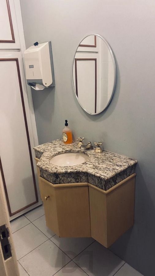 Excelente sala com 33,34m2 de frente, na Assis Brasil, Passo D'areia, semi-mobiliado — foto 5