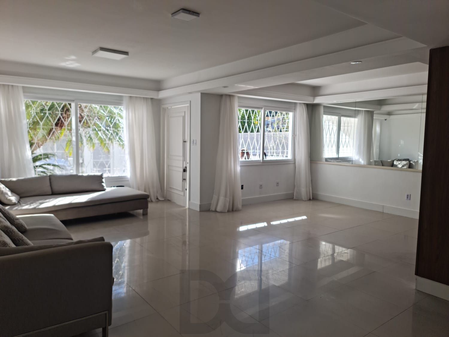 Linda casa com 5 dorm sendo 4 suites, 2 churrasqueiras e piscina — foto 3