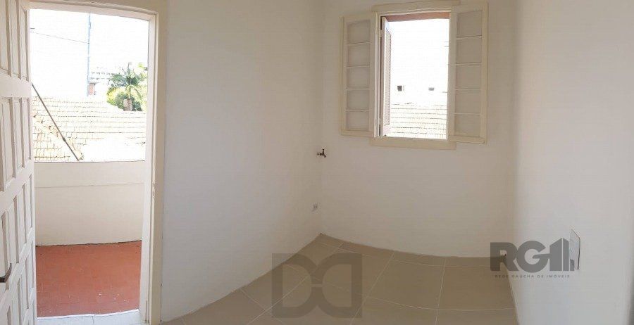 VENDA APARTAMENTO 2 DORMITÓRIOS, MENINO DEUS, REFORMADO,  BAIXA TAXA CONDOMINIAL, ENSOLARADO — foto 3