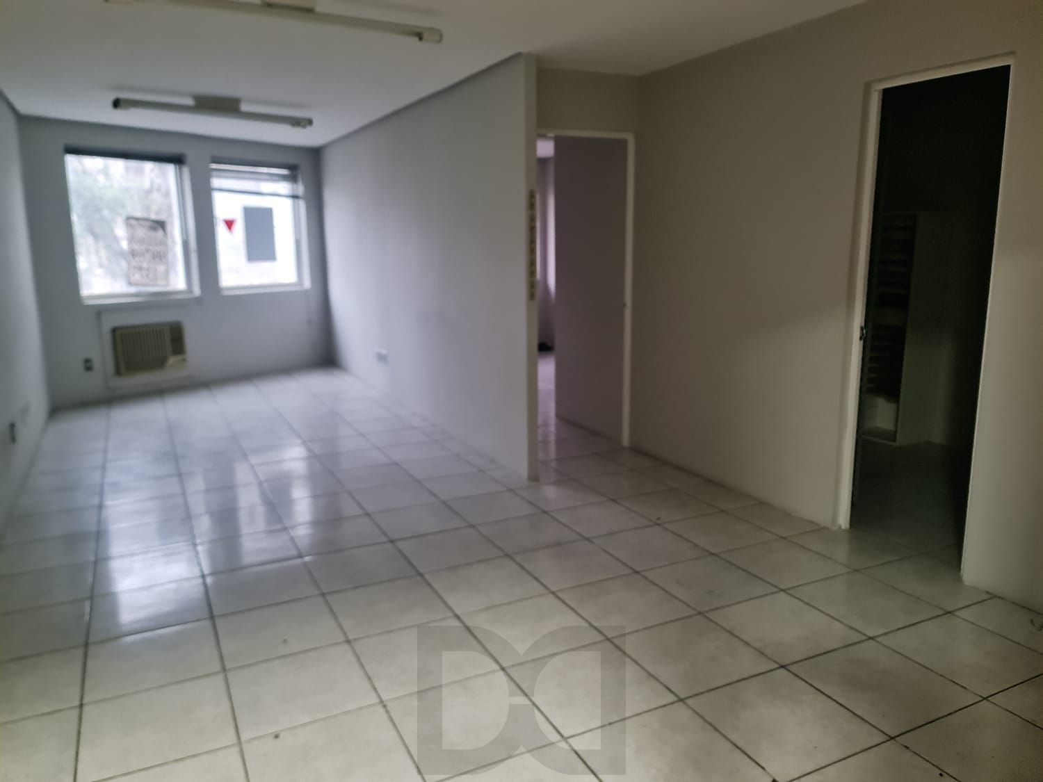 Sala comercial de frente no coração do bairro petrópolis — foto 11