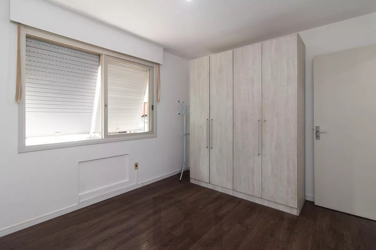 Excelente apto. no Bairro Partenon, com 52m2 de área útil, semi mobiliado, de 01 dormitório c/ uma vaga de garagem escriturada e coberta — foto 11