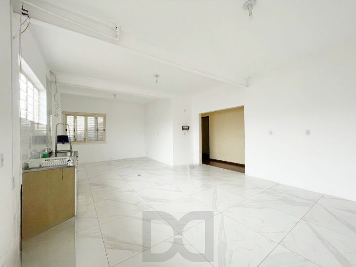 casa com 525 m2 de terreno , casa área construída 395 m2 de área, com 05 dormitorios sendo um suite com banheira — foto 26