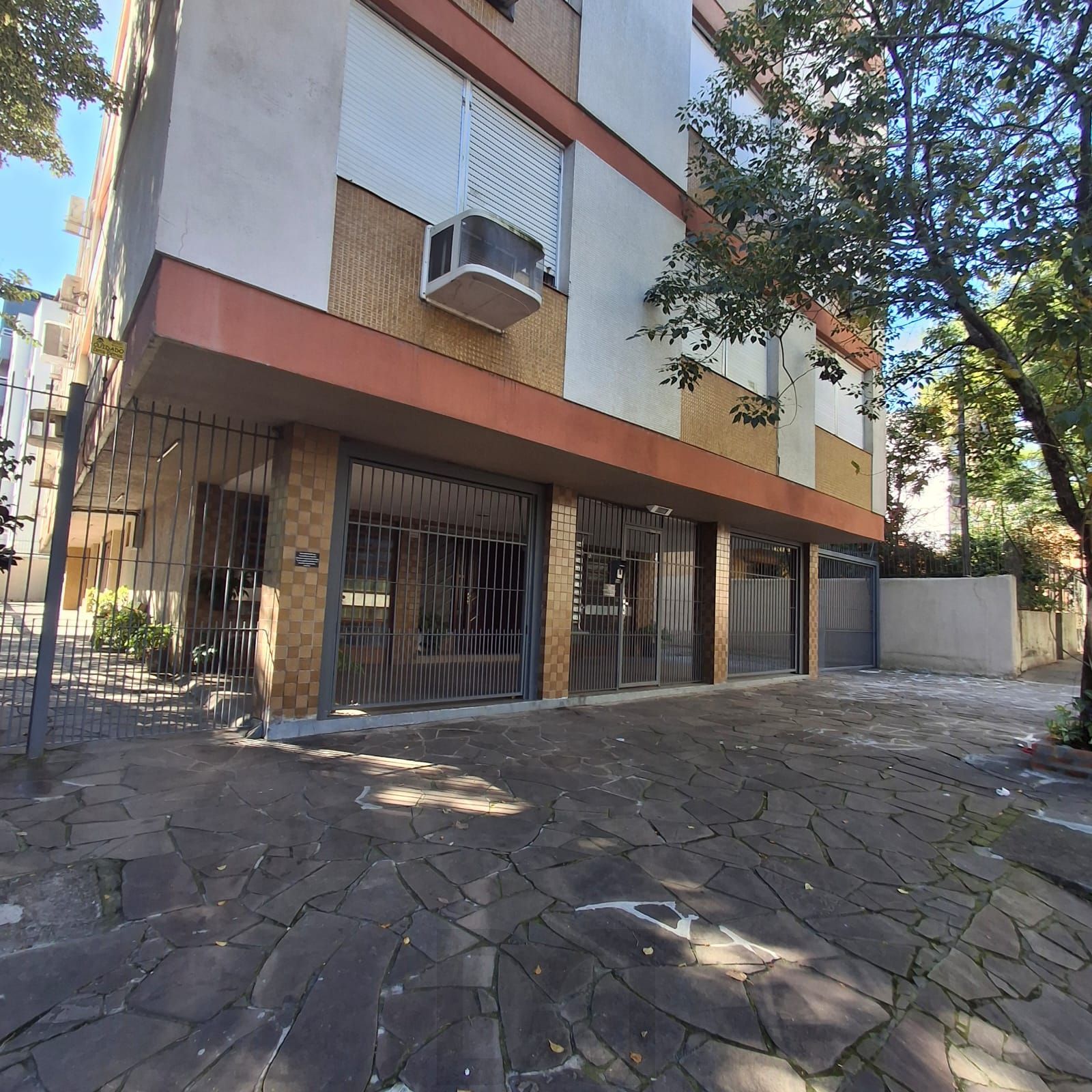 Amplo apartamento de 3 dormitórios próximo ao Zaffari Cabral, Parcão, Colegio Leonardo da Vinci — foto 4