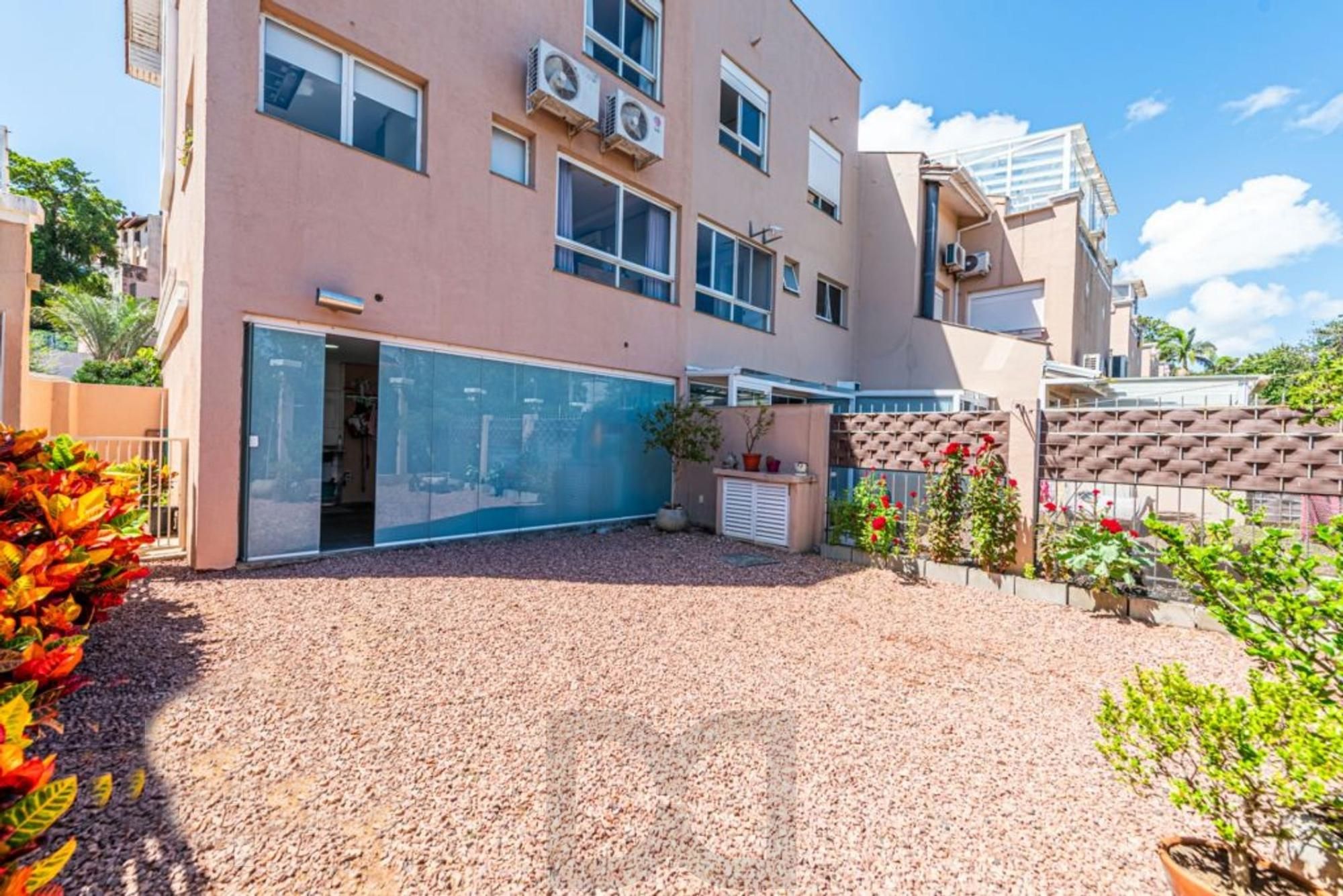 Casa de Esquina exclusiva em condominio fechado!!! — foto 1