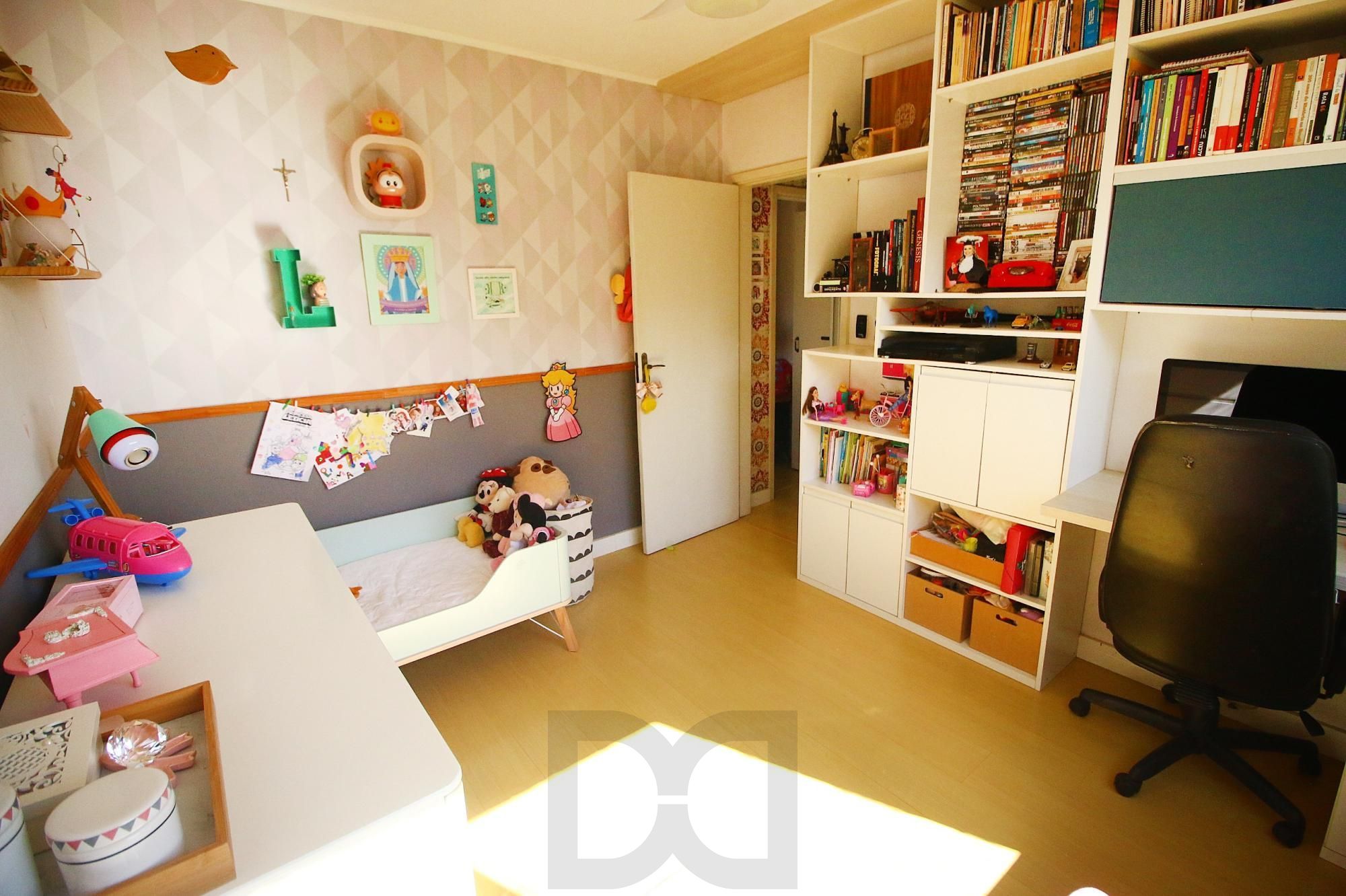 Apartamento Semi Mobiliado com Vista para Praça na Medianeira – 2 Dormitórios e Excelente Localização! — foto 3