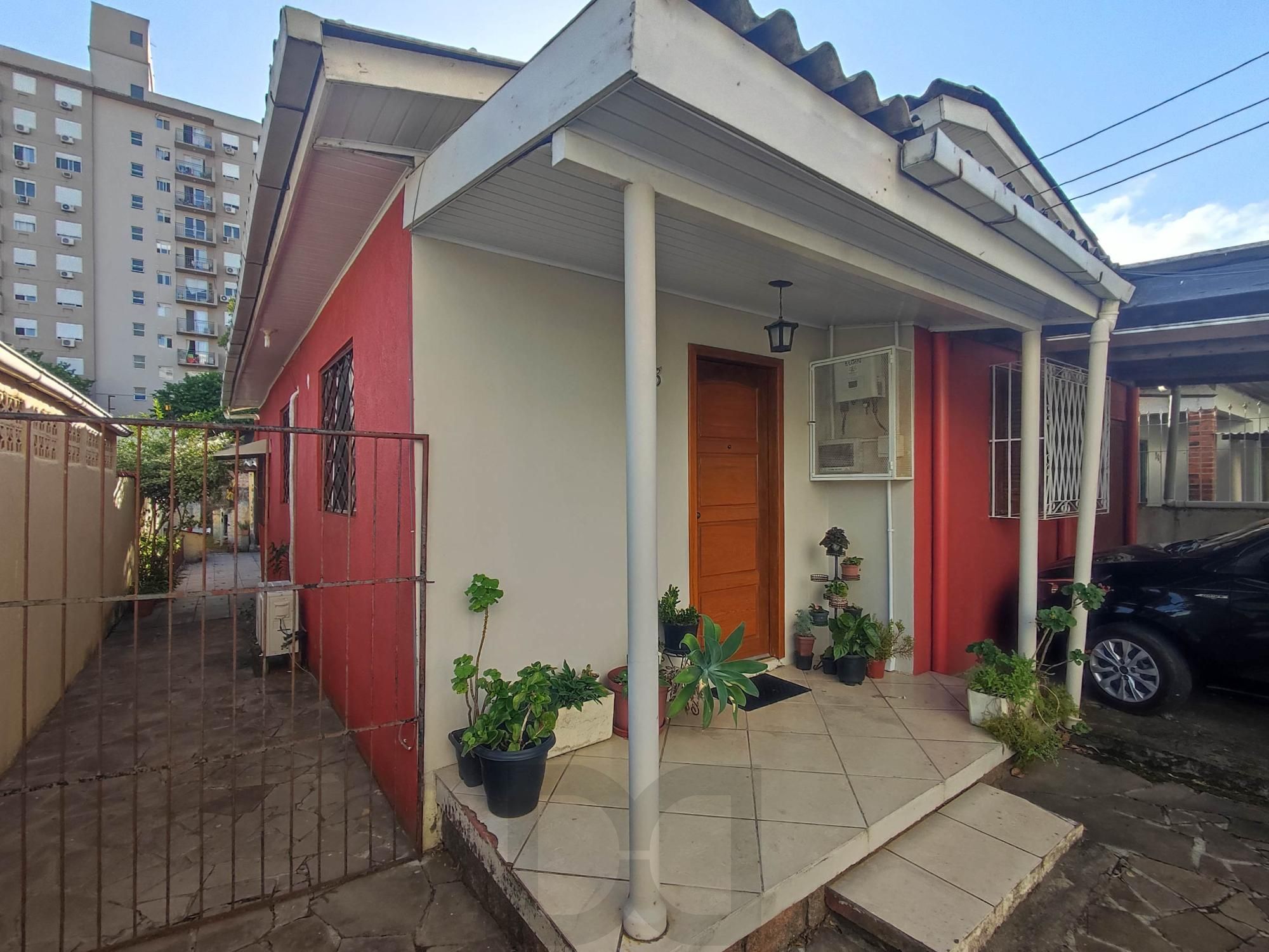 Casa com 2 quartos e 3 vagas no bairro Camaquã — foto 1