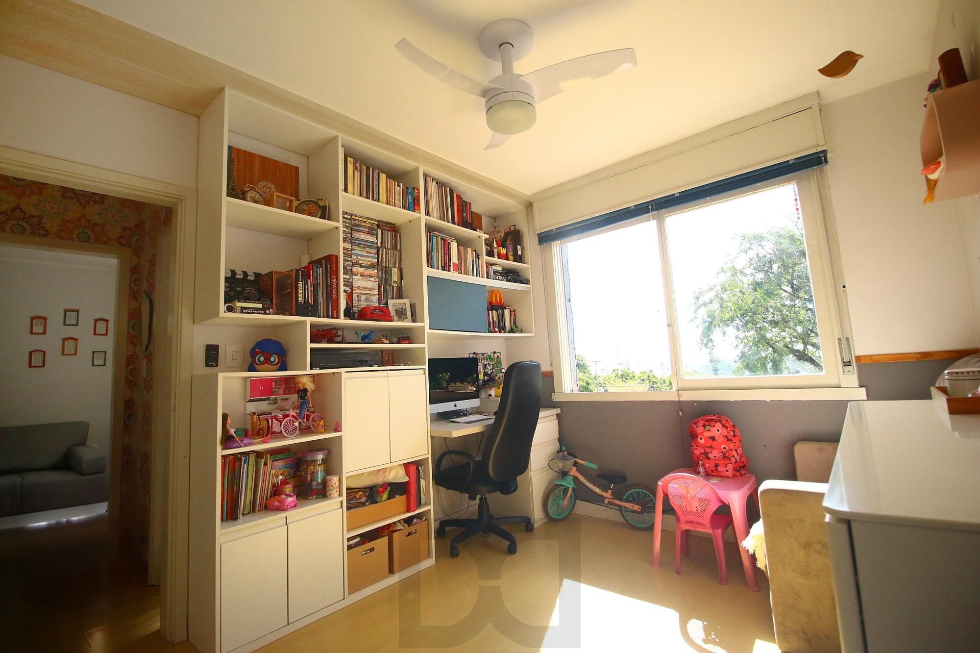 Apartamento Semi Mobiliado com Vista para Praça na Medianeira – 2 Dormitórios e Excelente Localização! — foto 13