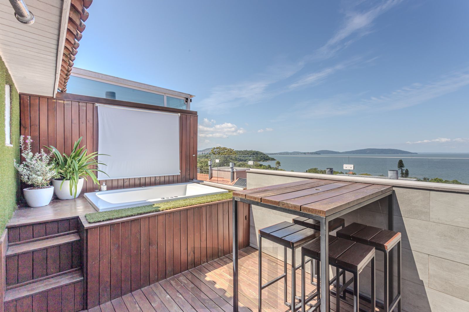 Casa com 3 suítes, Jacuzzi e vista panorâmica para o Guaíba — foto 1