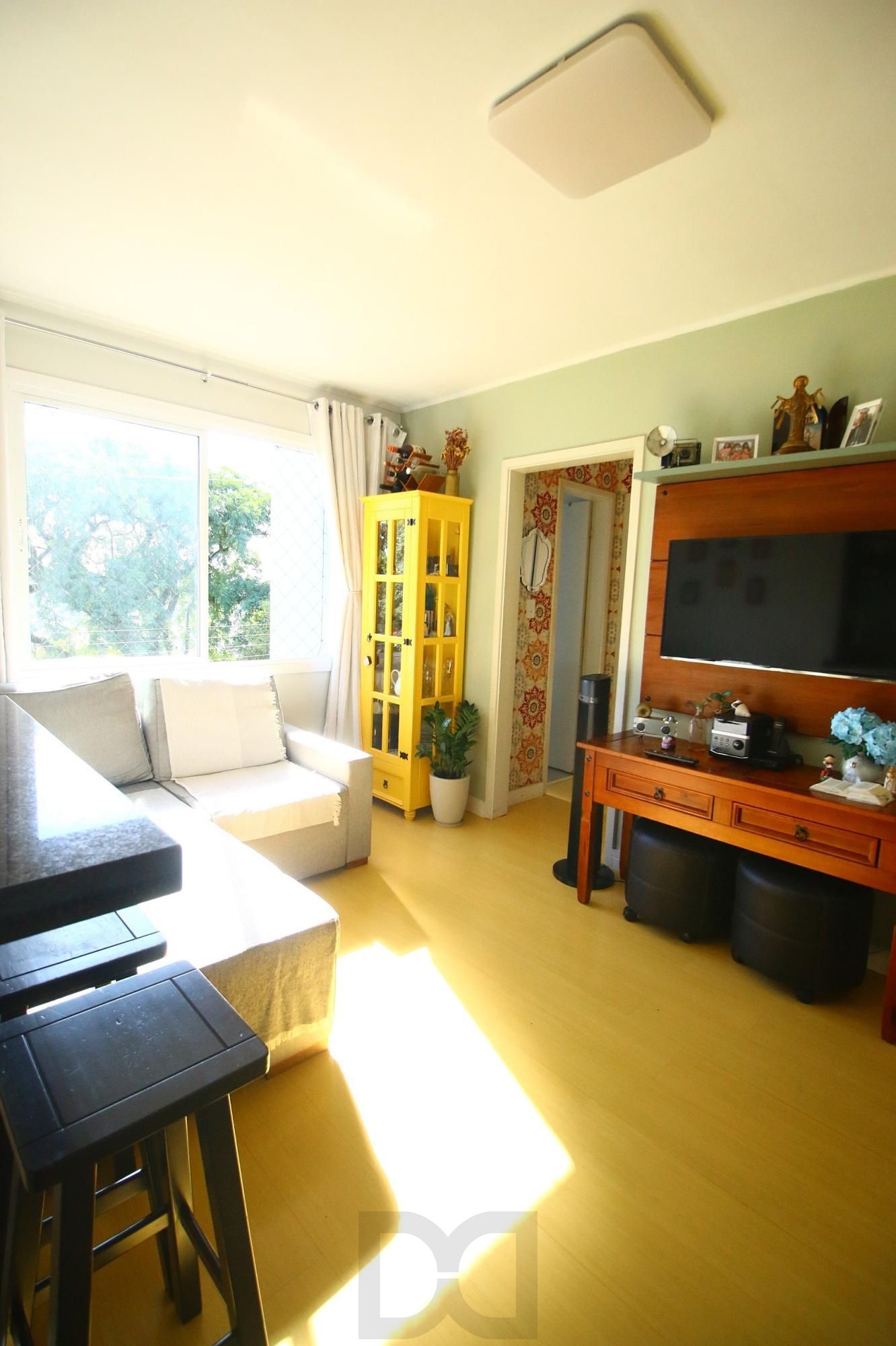 Apartamento Semi Mobiliado com Vista para Praça na Medianeira – 2 Dormitórios e Excelente Localização! — foto 4