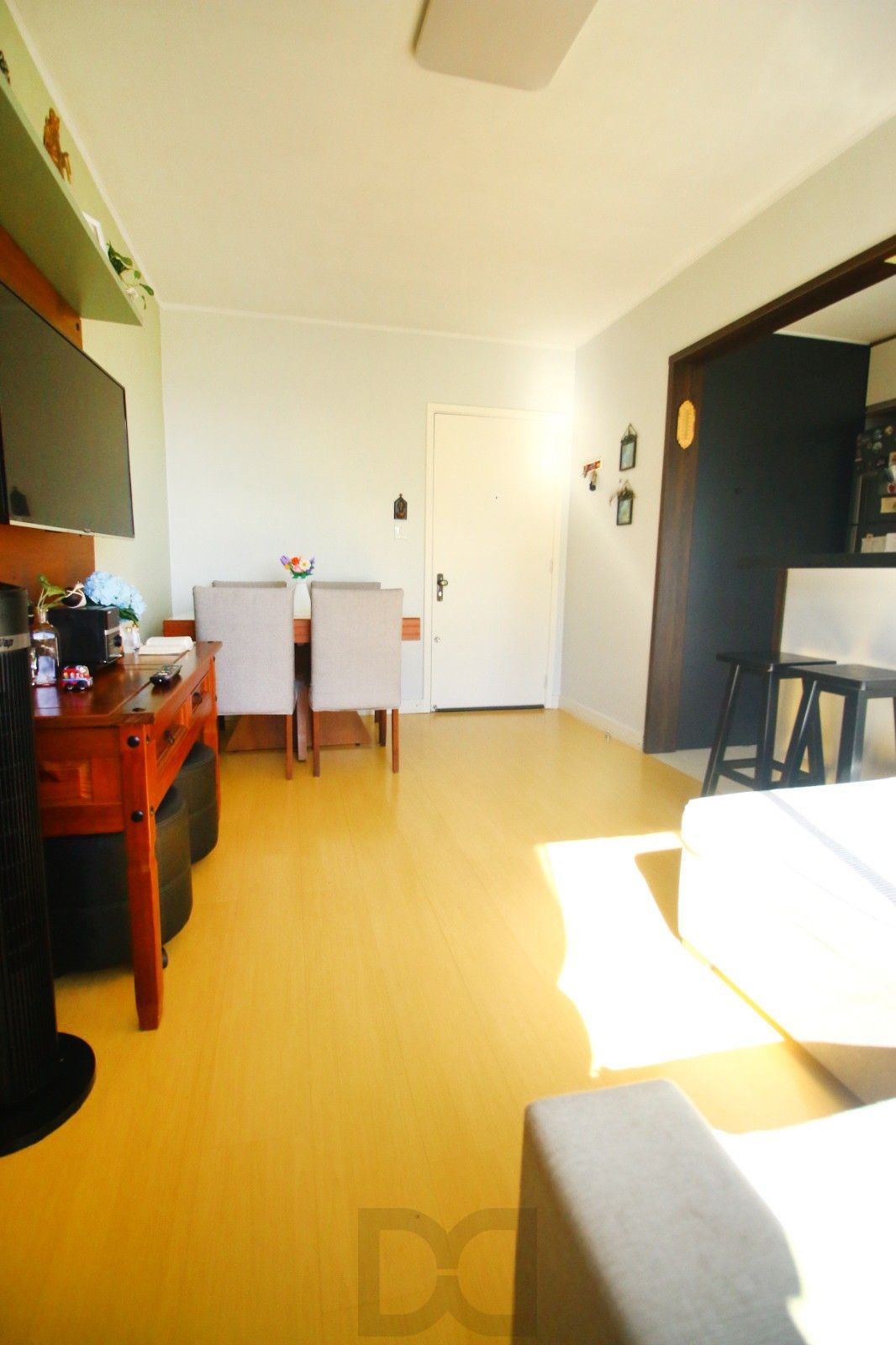 Apartamento Semi Mobiliado com Vista para Praça na Medianeira – 2 Dormitórios e Excelente Localização! — foto 5