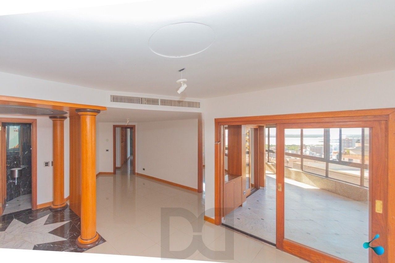 COBERTURA IMPRESSIONANTE NO MENINO DEUS: 471m² PRIVATIVOS, VISTA DEFINITIVA PARA O GUAÍBA E 3 VAGAS EM Porto Alegre — foto 4