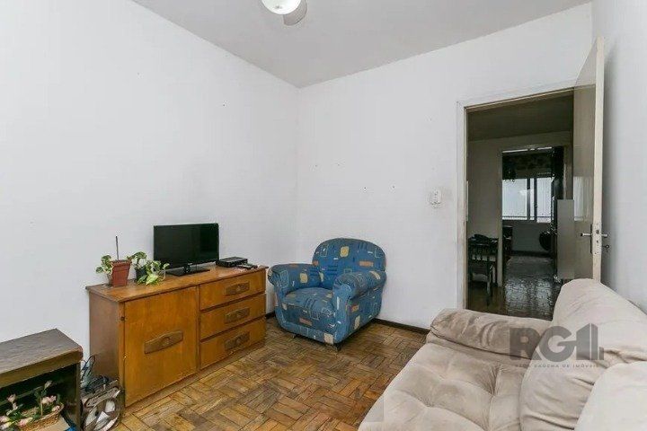 Casa Residencial ou comercial com 4 dormitórios, 2 banheiros — foto 2