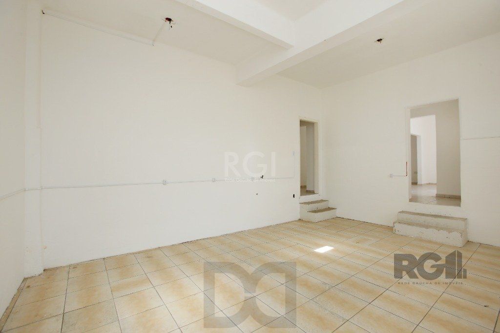 Prédio 3 andares. Composto de salas e apartamentos — foto 42