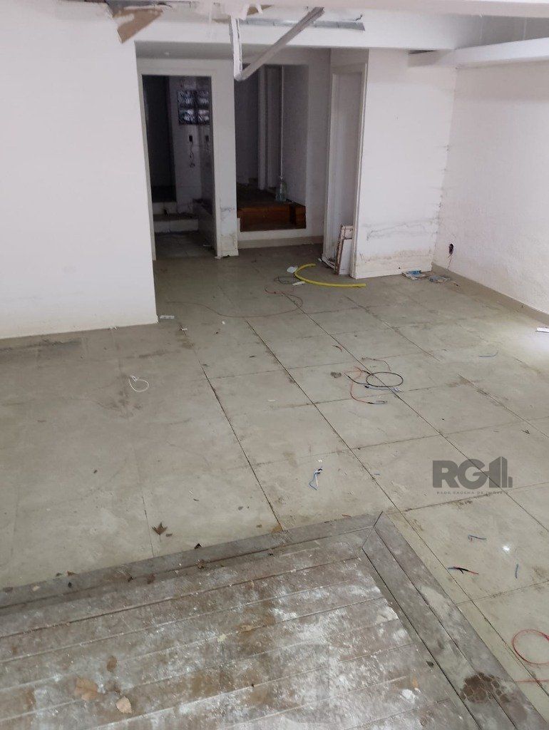 Loja comercial desocupada à venda no coração de Porto Alegre, localizada na Rua Mostardeiro — foto 6