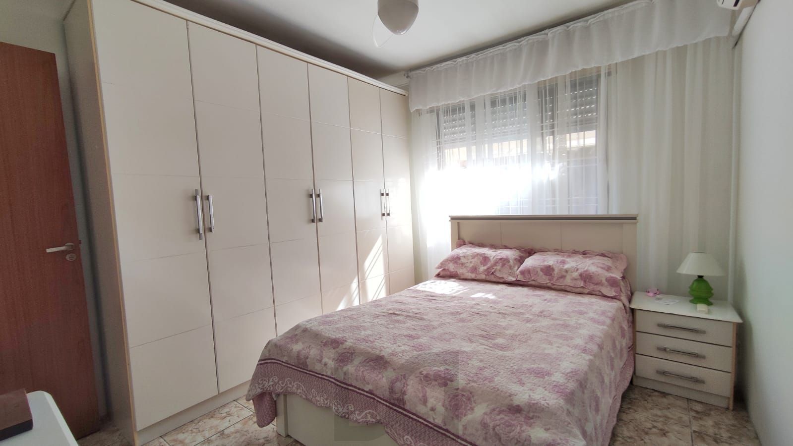 Casa com 4 Quartos e 2 banheiros e 2 Suites à Venda, 153 m² por R$ 990.000 — foto 16