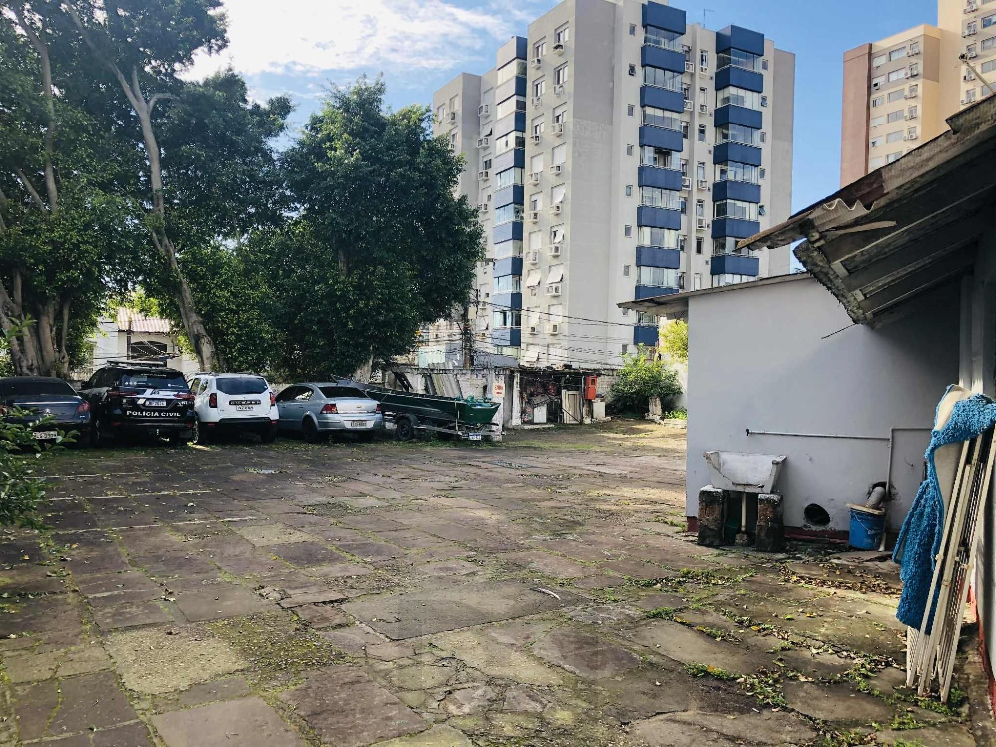 Vende terreno pronto para construir, esta é a sua chance! Localizado na Avenida Bento Gonçalves, Porto Alegre/RS, terreno que mede 22m² de testada, com frente a fundos de 58m², com fundos para Gomes Jardim. — foto 3