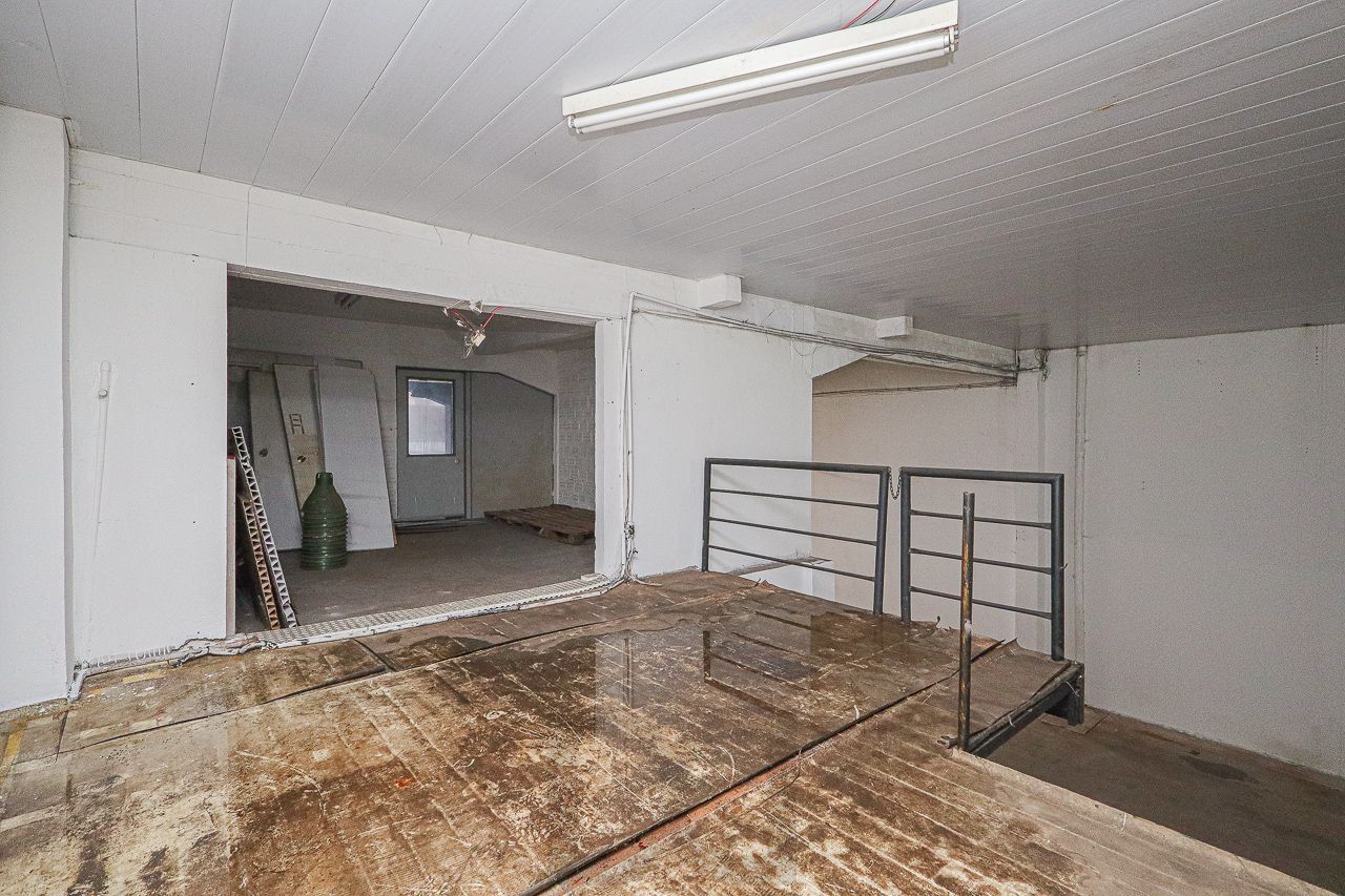 Prédio Comercial com entrada para caminhão — foto 35