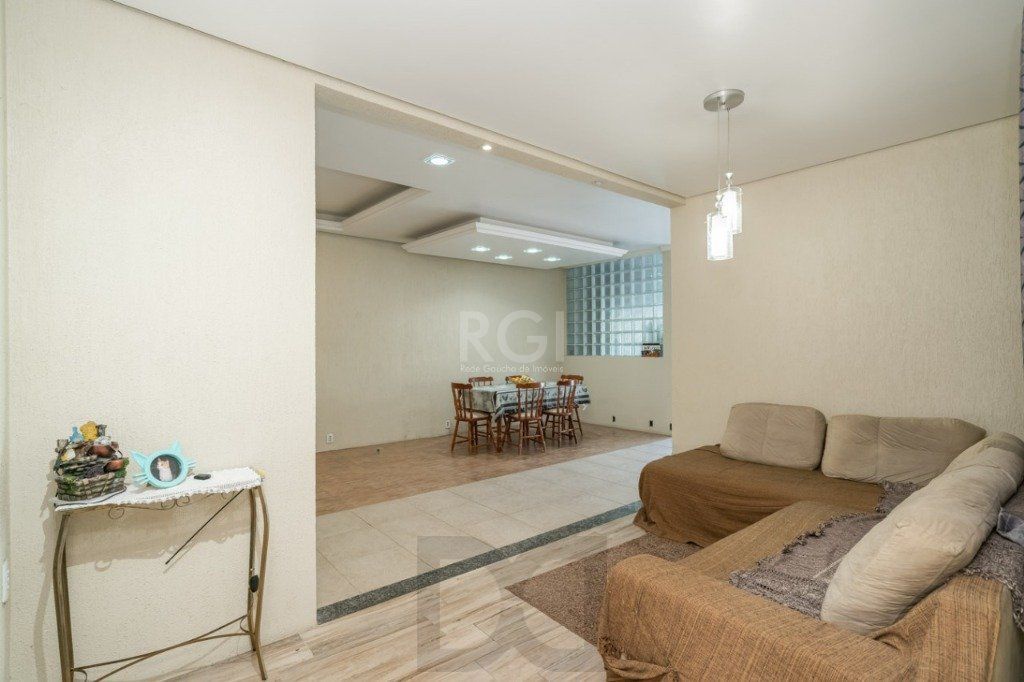 Casa para Venda - 259m², 4 dormitórios, sendo 1 suites, 4 vagas - Coronel Aparício Borges — foto 4